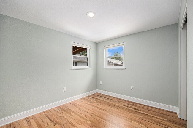 Building Photo - Newly Remodeled 4Bed/2Bath Denver Home