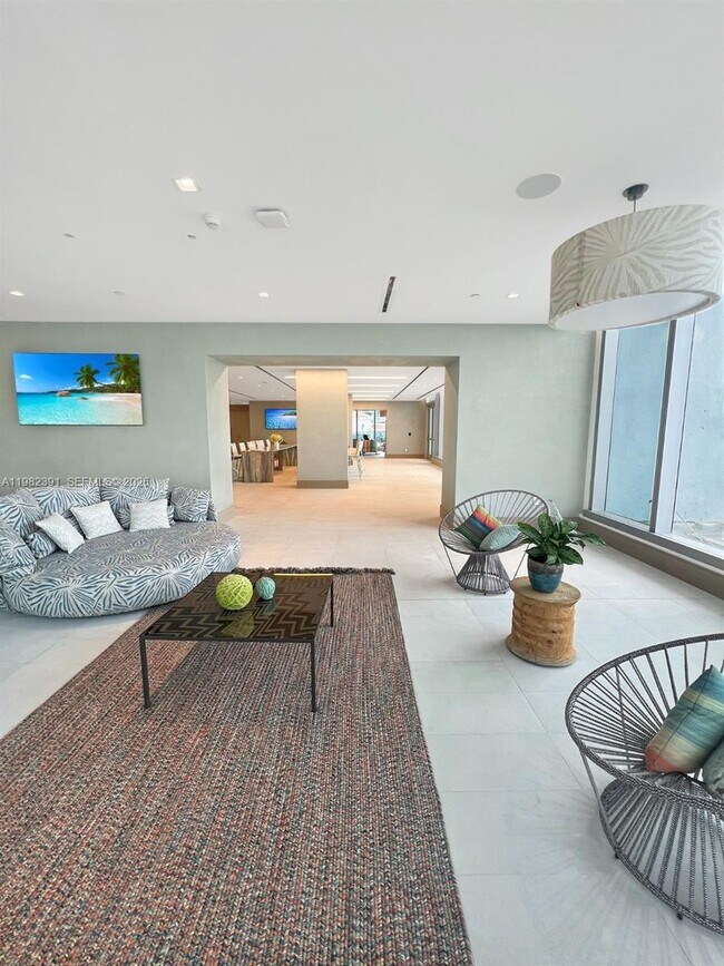 Building Photo - 700 NE 26th Terrace