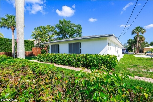 Building Photo - 2805 Shoreview Dr