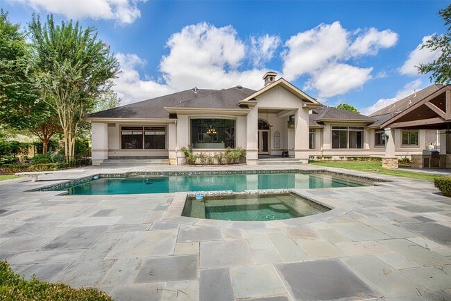 Building Photo - 611 Park Ln