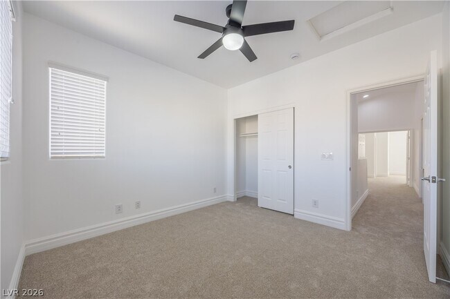 Building Photo - 212 Fairway Woods Dr