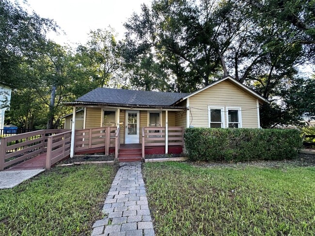 Primary Photo - 1308 N San Jacinto St