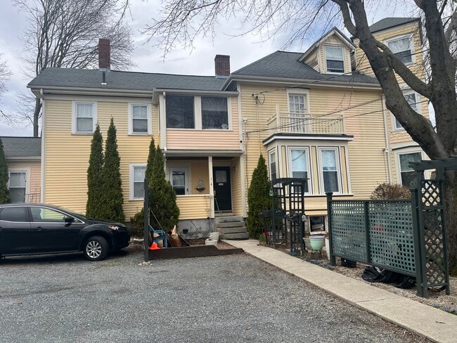 Building Photo - 314 Nahatan St