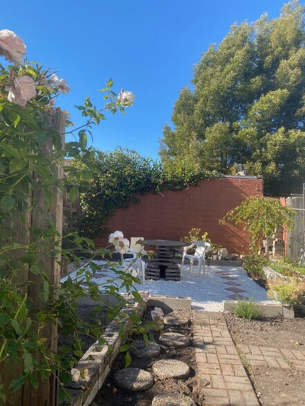 Building Photo - 2151 Russell St