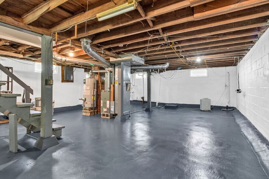 Building Photo - 1059 Lawrence Dr
