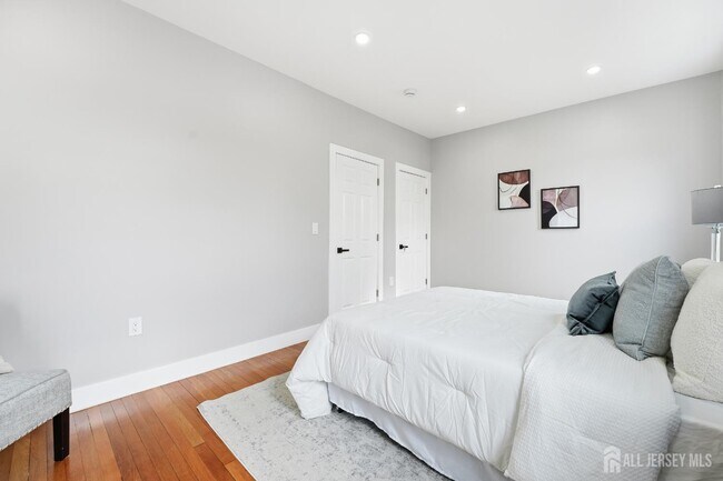 Building Photo - 214 Montgomery St