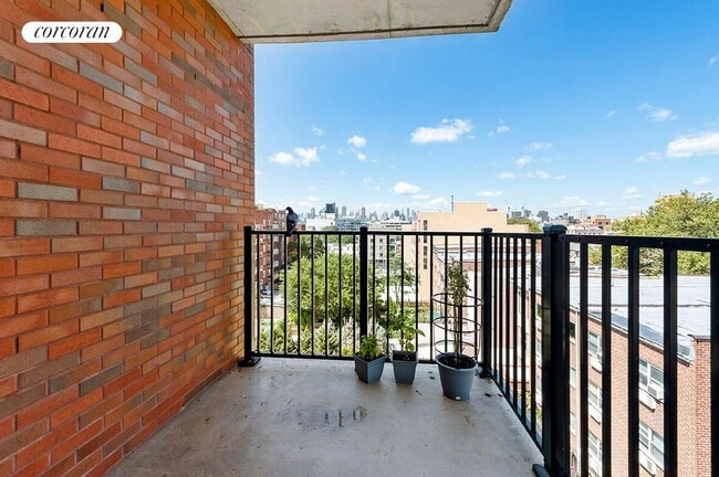 Building Photo - 30-82 Crescent Street 7E