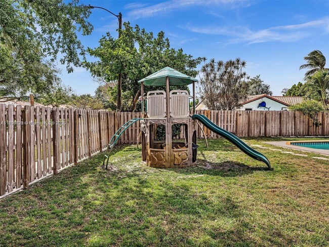 Building Photo - 11310 SW 58th Ct