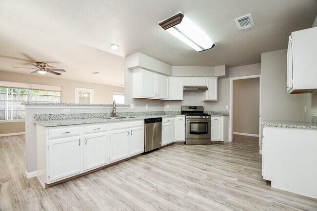 Building Photo - 11659 Evesborough Dr
