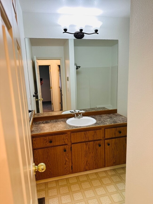 Building Photo - Charming Cascade Park One Level Home