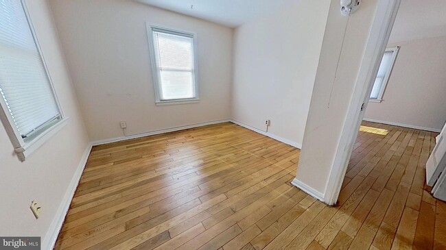 Building Photo - 889 Tioga St