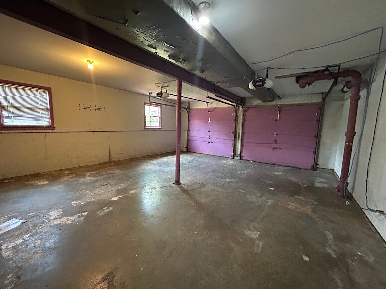 Building Photo - 11719 Wyandotte St