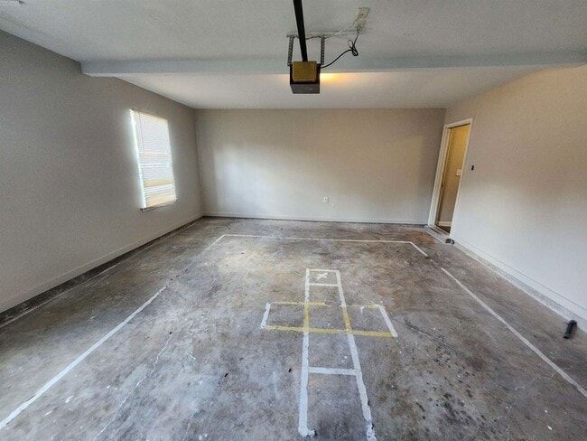 Building Photo - 6667 Einat Cove