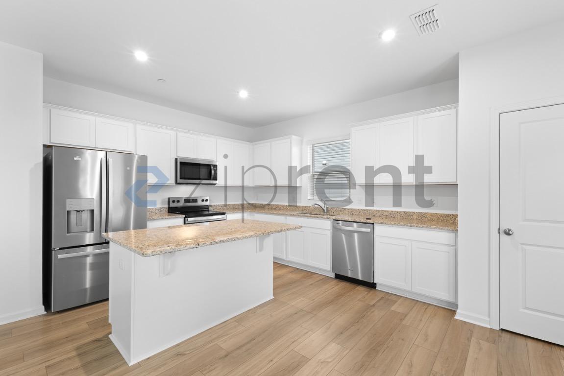 Building Photo - 3038 Langhorne Ave SW