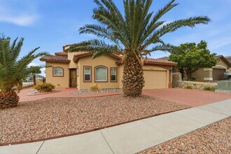 Building Photo - 4 bed 3.5 corner 2 story home