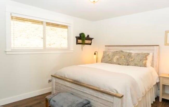 Building Photo - 3 bedroom, 2 bath with double car attached garage, newly remodeled.