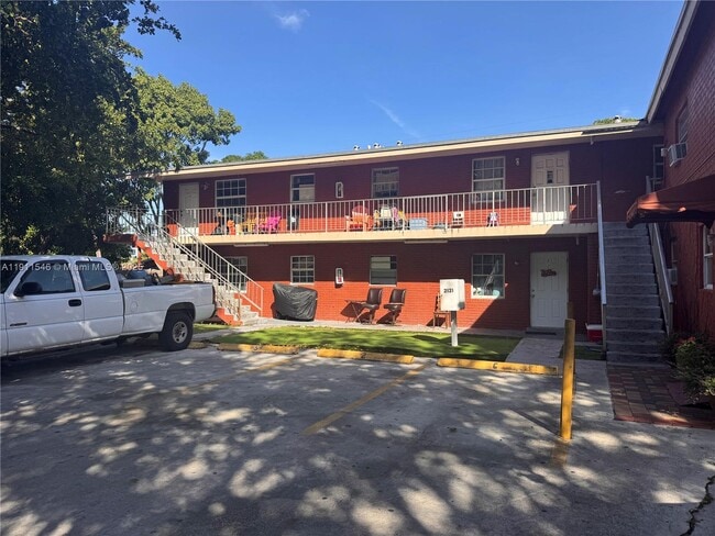 Primary Photo - 2121 NW 4th Ct