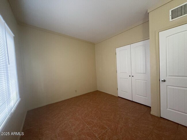 Building Photo - 1800 E Fry Blvd