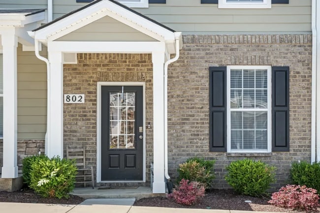 Building Photo - 802 Dallas Dr