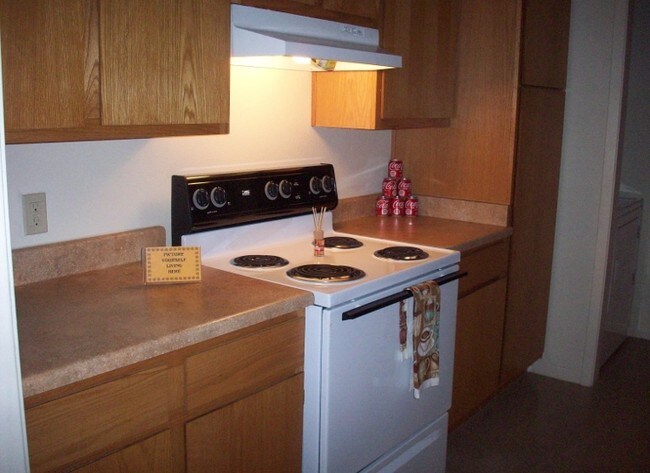 Kitchen - Emerald Point Apartments