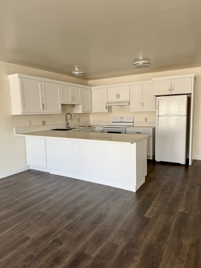 Building Photo - 156 W 500 S