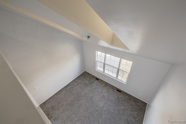 Building Photo - 116 Saber Way