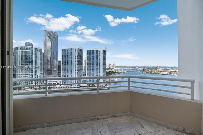 Building Photo - 888 Brickell Key Dr