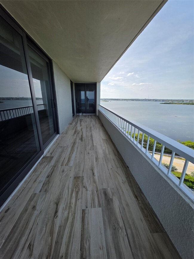 Building Photo - 5550 N Ocean Dr