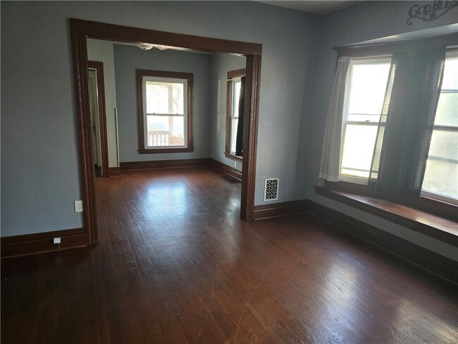 Building Photo - 150 Gardiner Ave