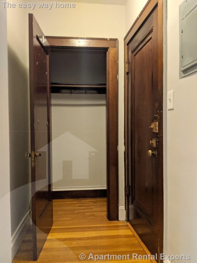 Building Photo - 119 College Ave