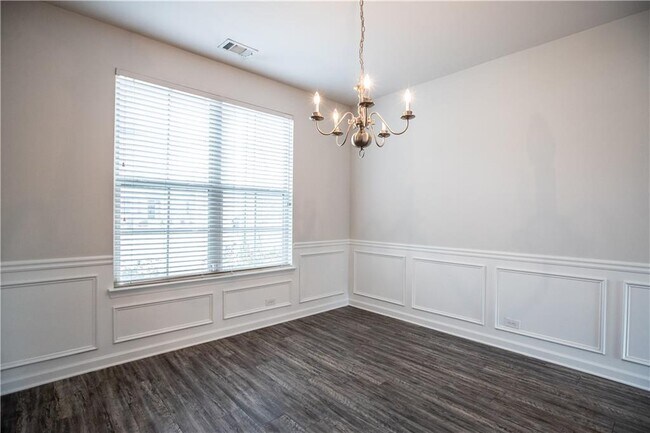 Building Photo - 5410 Mirror Lake Dr