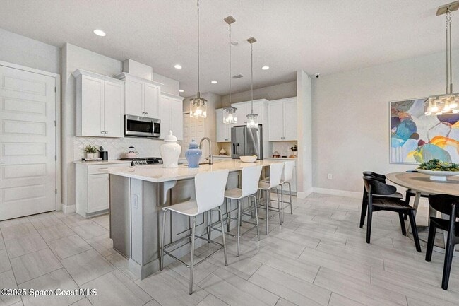 Building Photo - 2680 Avalonia Dr