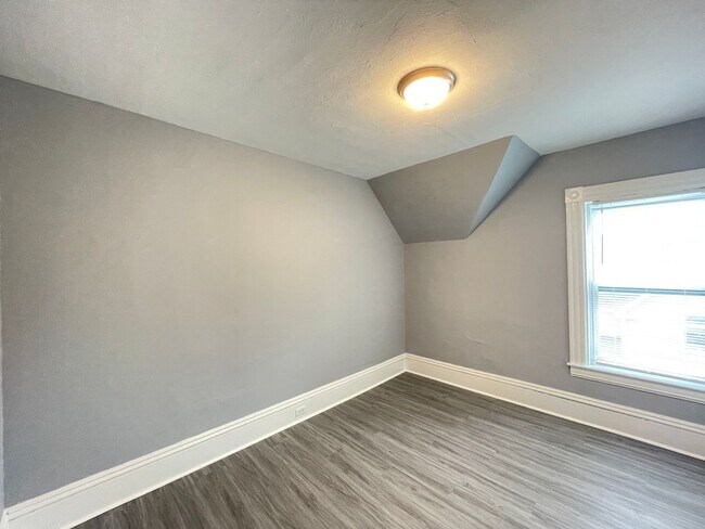 Building Photo - 357 Wilson St