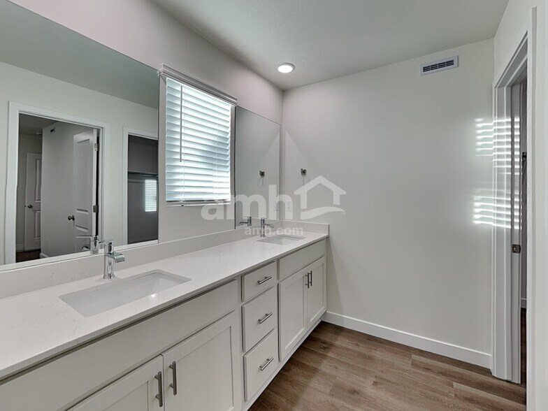 Building Photo - 4692 W Ore Strm Rd