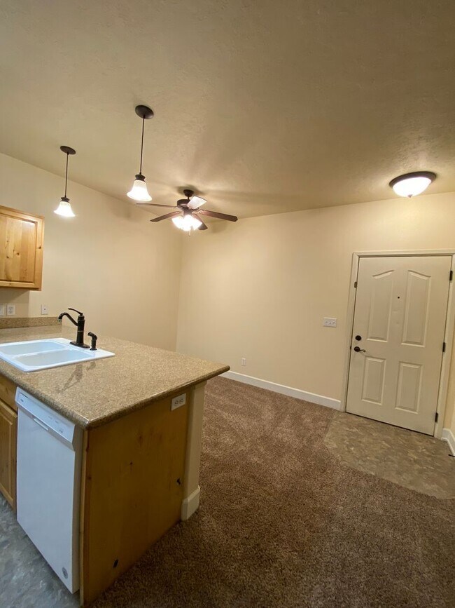 Building Photo - 6800 N Spurwing Loop