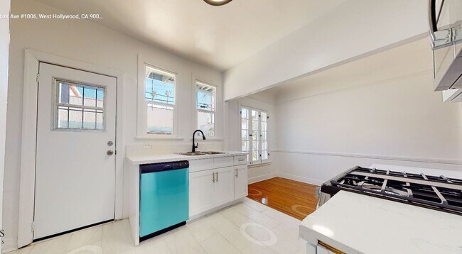 Interior Photo - 1002-1012 1/2 N. Sweetzer Ave.