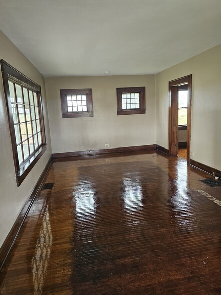 Building Photo - 5912 W 200 S
