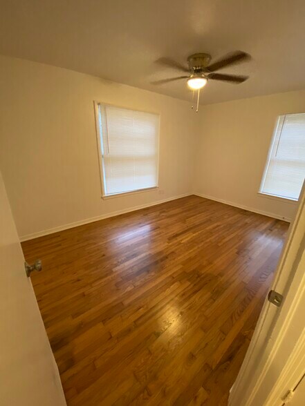 Building Photo - 2047 Farola Dr