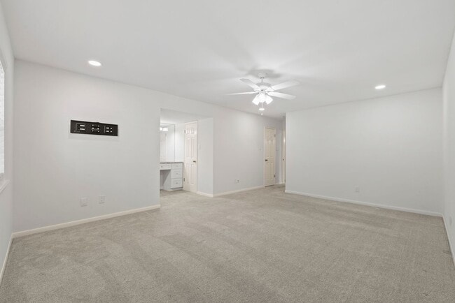 Building Photo - Stylish & Renovated Townhome in Prime West...