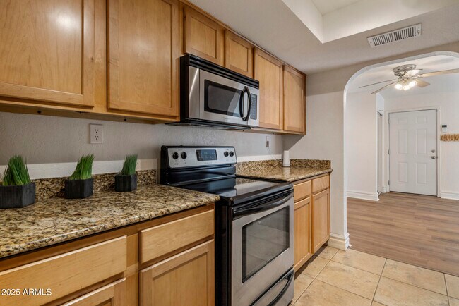 Building Photo - 3825 E Camelback Rd