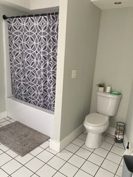 Building Photo - 155 Hill St