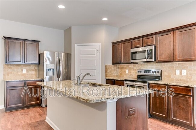 Building Photo - 5060 Vine Ln