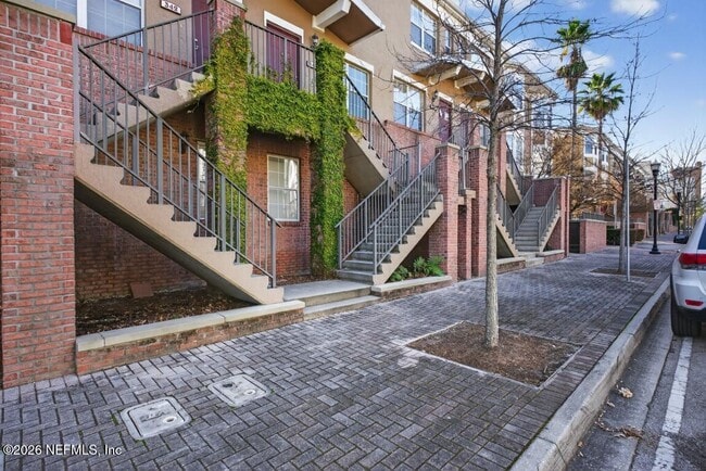 Building Photo - 340 E Ashley St