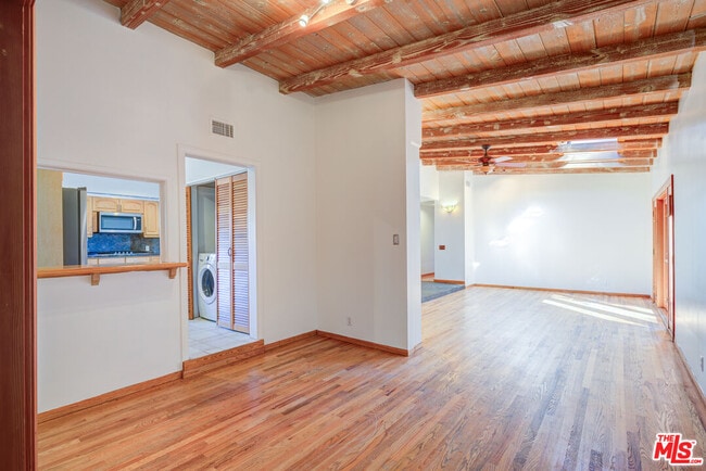 Building Photo - 15511 Woodcrest Dr