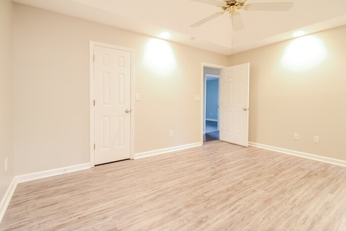 Building Photo - 704 Dunwoody Dr