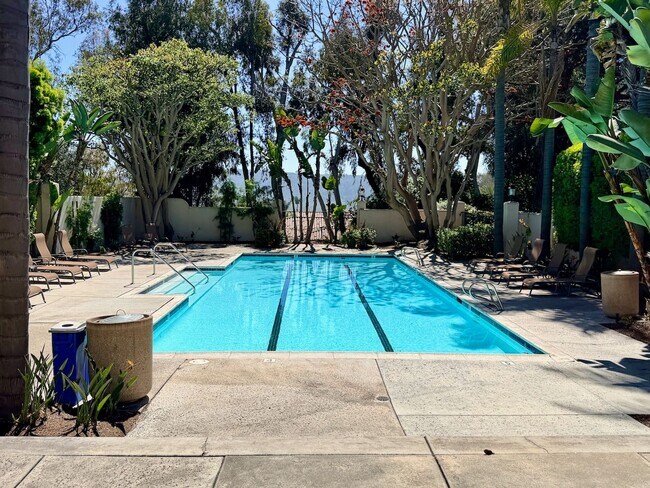 Building Photo - For Rent Available Now - Furnished House 3+BR 2.5Ba in Del Mar, charming furnished home in the hi...