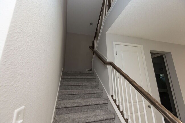 Building Photo - Shearwater, 4 bedroom 3.5 bath home for rent.