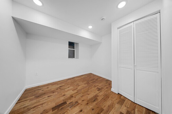 Building Photo - 1111 53rd St