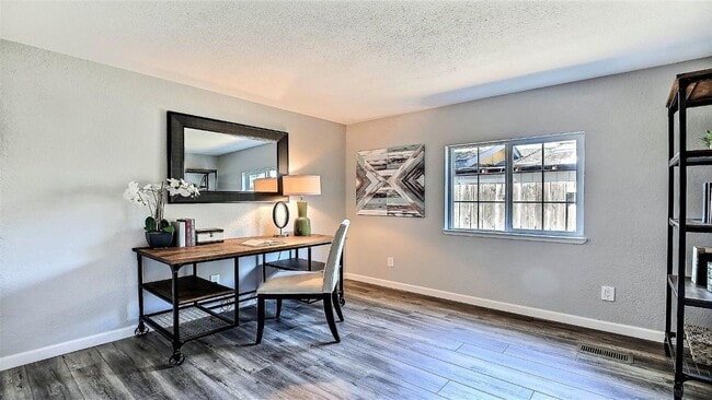Building Photo - 1090 Walnut Woods Ct