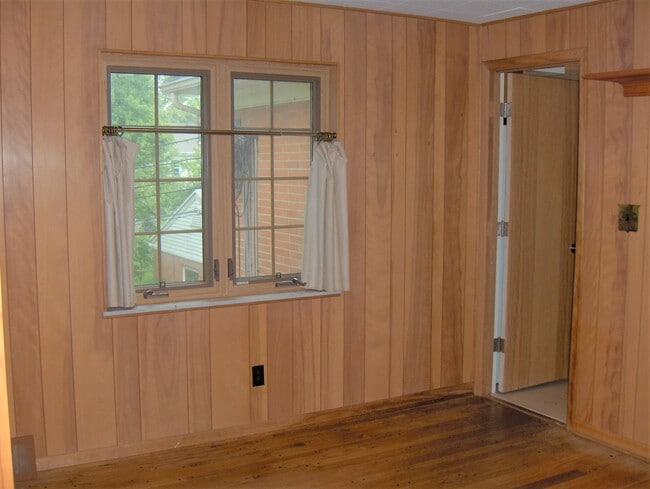 Building Photo - 25 Hadley Ave